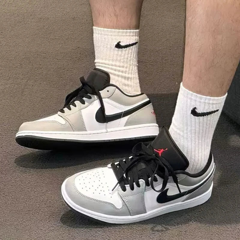 NIKE Air Jordan 1”