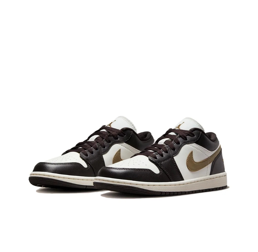NIKE Air Jordan 1”