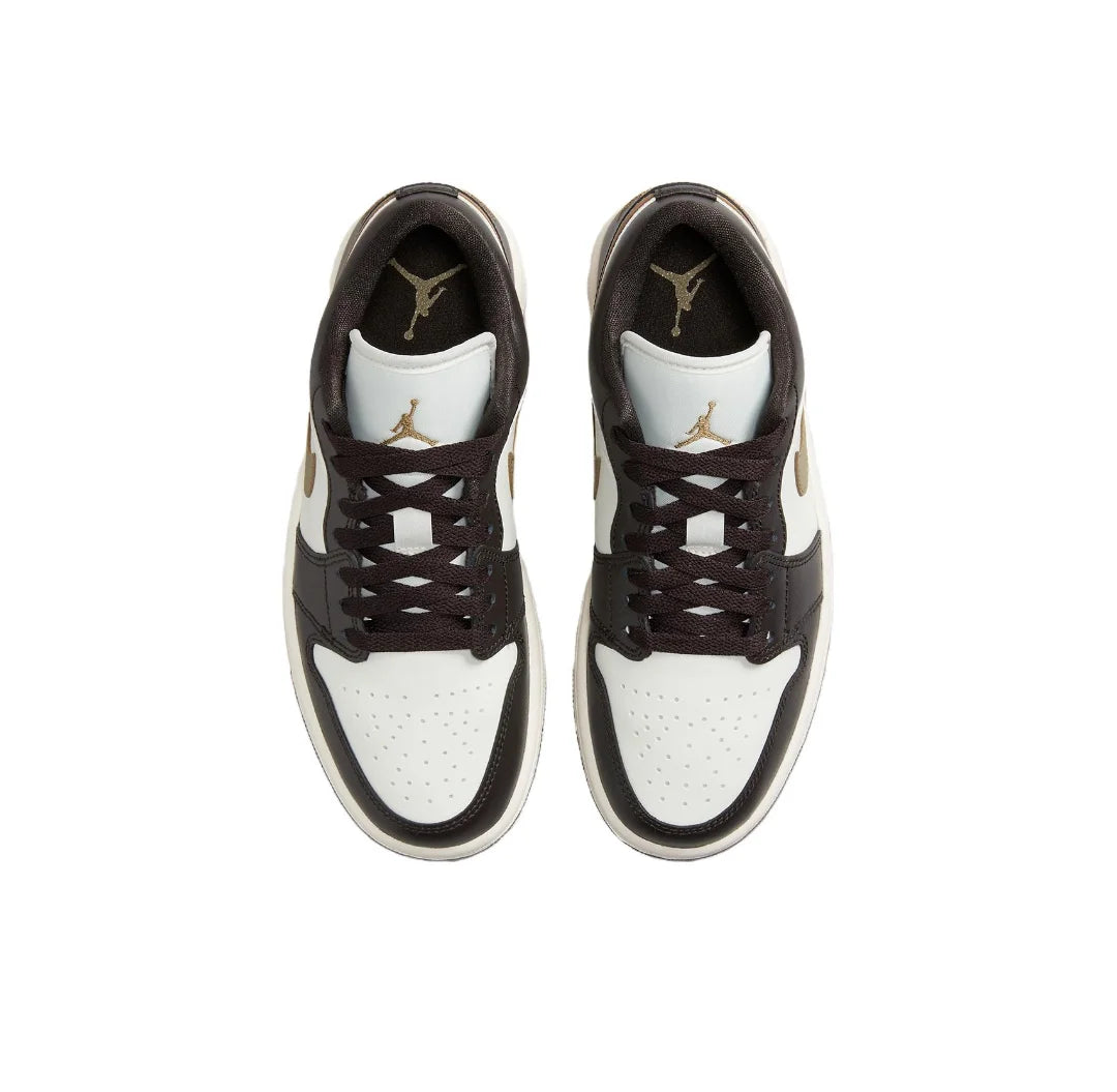 NIKE Air Jordan 1”